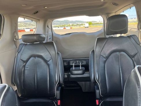 Used 2022 Chrysler Pacifica Limited FWD image 33
