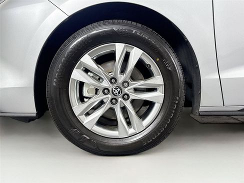 Used 2023 Toyota Sienna Limited FWD image 46