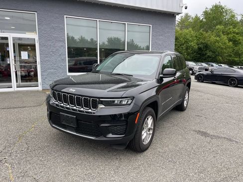 Used 2023 Jeep Grand Cherokee Laredo X AWD/4WD image 2