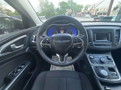 Used 2015 Chrysler 200 Limited image 28