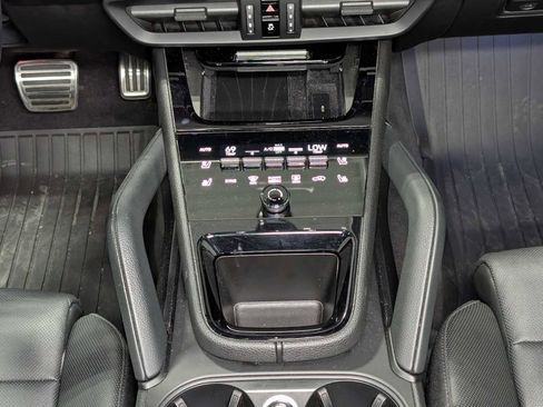 Used 2024 Porsche Cayenne S image 17