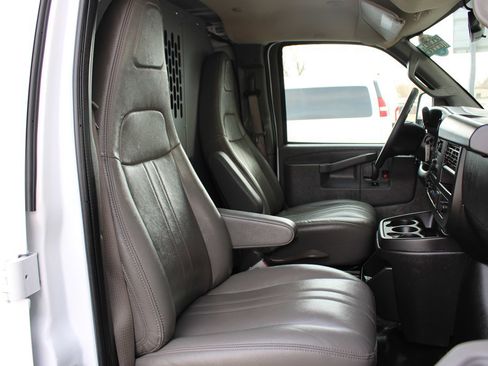 Used 2024 Chevrolet Express 2500 w/ Driver Convenience Package image 20