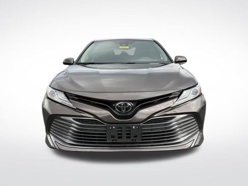Used 2020 Toyota Camry XLE FWD image 3