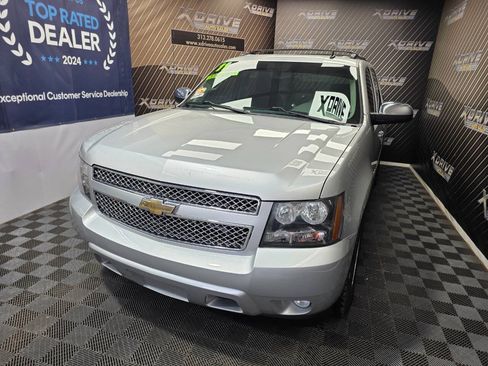 Used 2011 Chevrolet Avalanche LTZ RWD image 2