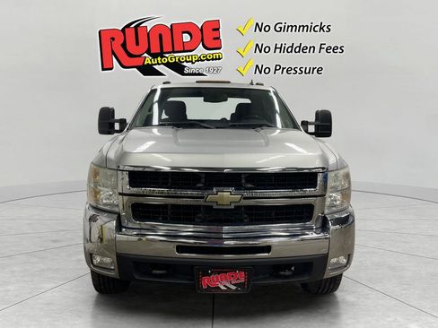 Used 2010 Chevrolet Silverado 2500 LT w/ Interior Plus Package AWD/4WD image 8
