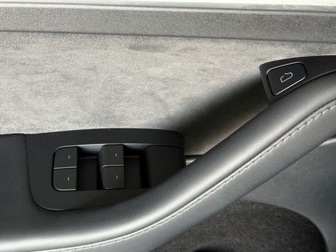 Used 2024 Tesla Model Y Long Range RWD image 13