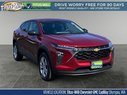 Used 2025 Chevrolet Trax LS FWD image 1
