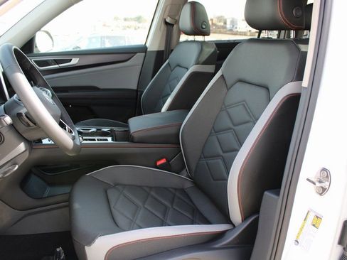 Used 2025 Volkswagen Atlas Peak Edition SE image 7