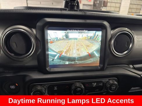 Used 2018 Jeep Wrangler Unlimited Sahara image 24