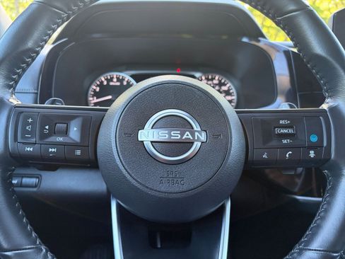 Used 2025 Nissan Pathfinder SV FWD image 30