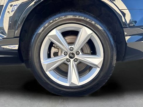 Used 2025 Audi Q7 3.0T Premium AWD/4WD image 46