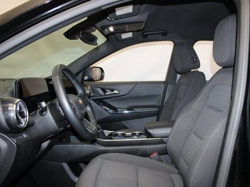 Used 2025 Chevrolet Equinox LT image 7