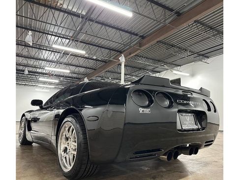 Used 1998 Chevrolet Corvette Coupe w/ Memory Pkg RWD image 17