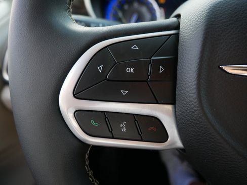 Used 2022 Chrysler Pacifica Limited w/ Uconnect Theater Family Group AWD/4WD image 30