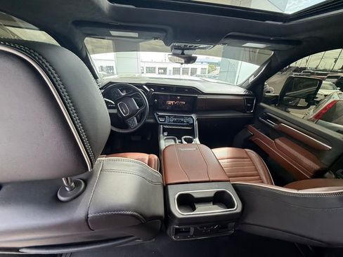 Used 2025 GMC Sierra 2500 Denali Ultimate image 10