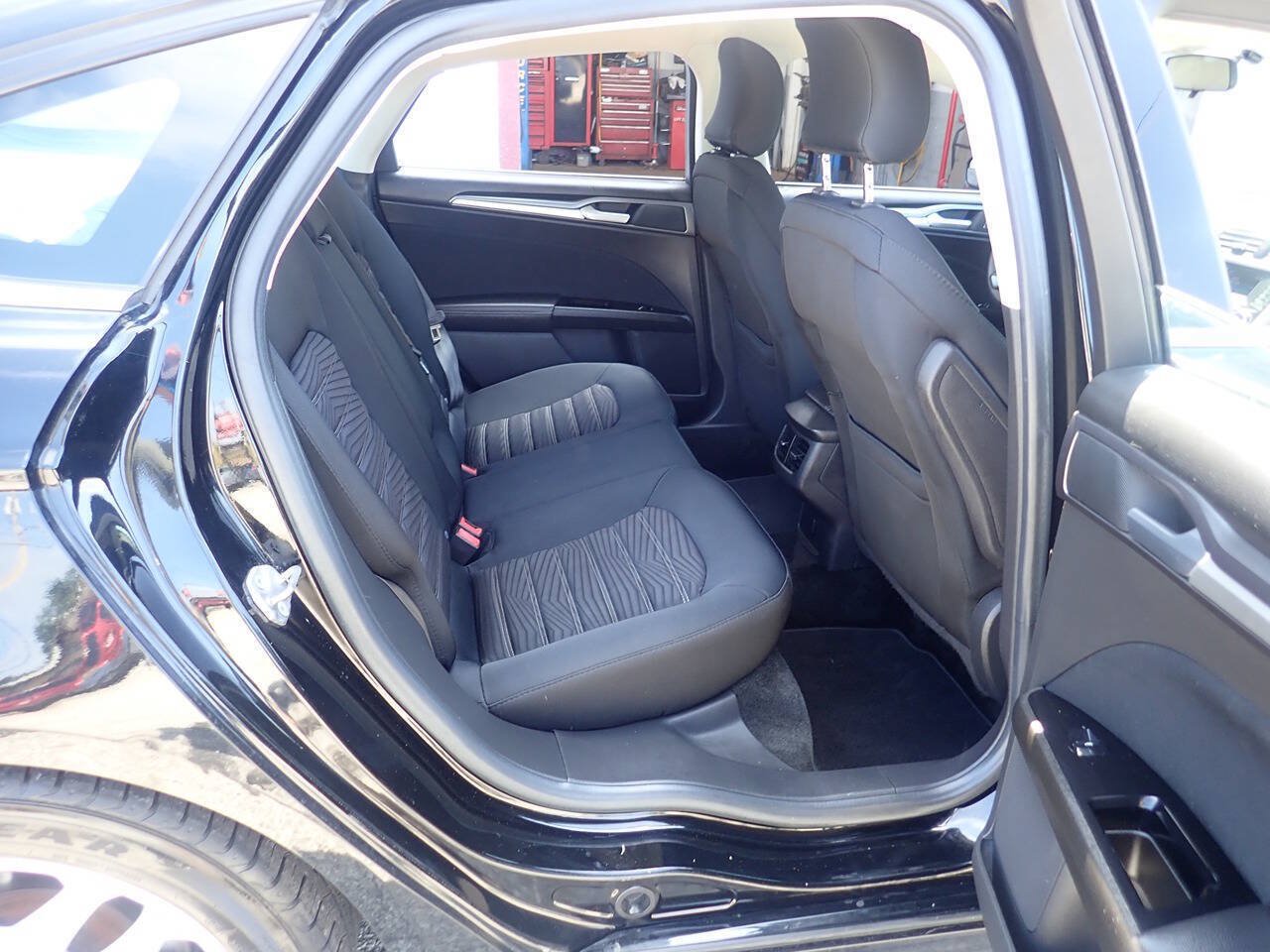Used 2016 Ford Fusion SE FWD image 27