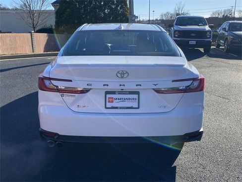Used 2025 Toyota Camry SE image 5