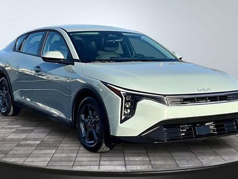 Used 2025 Kia K4 LXS image 3