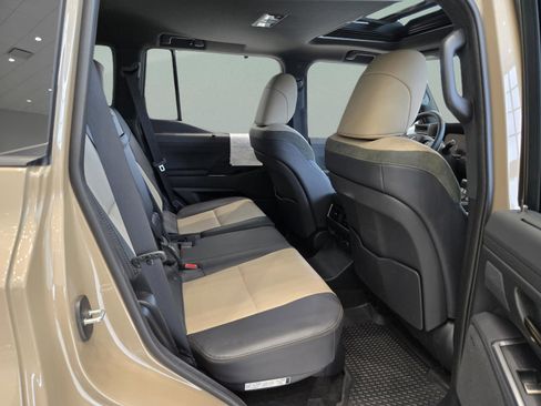 Certified 2025 Lexus GX 550 AWD/4WD image 16