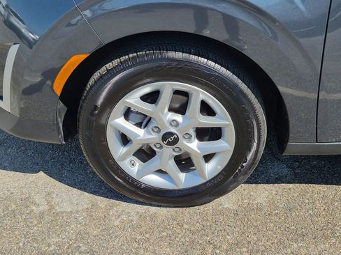 Used 2025 Kia Soul LX w/ LX Technology Package FWD image 11