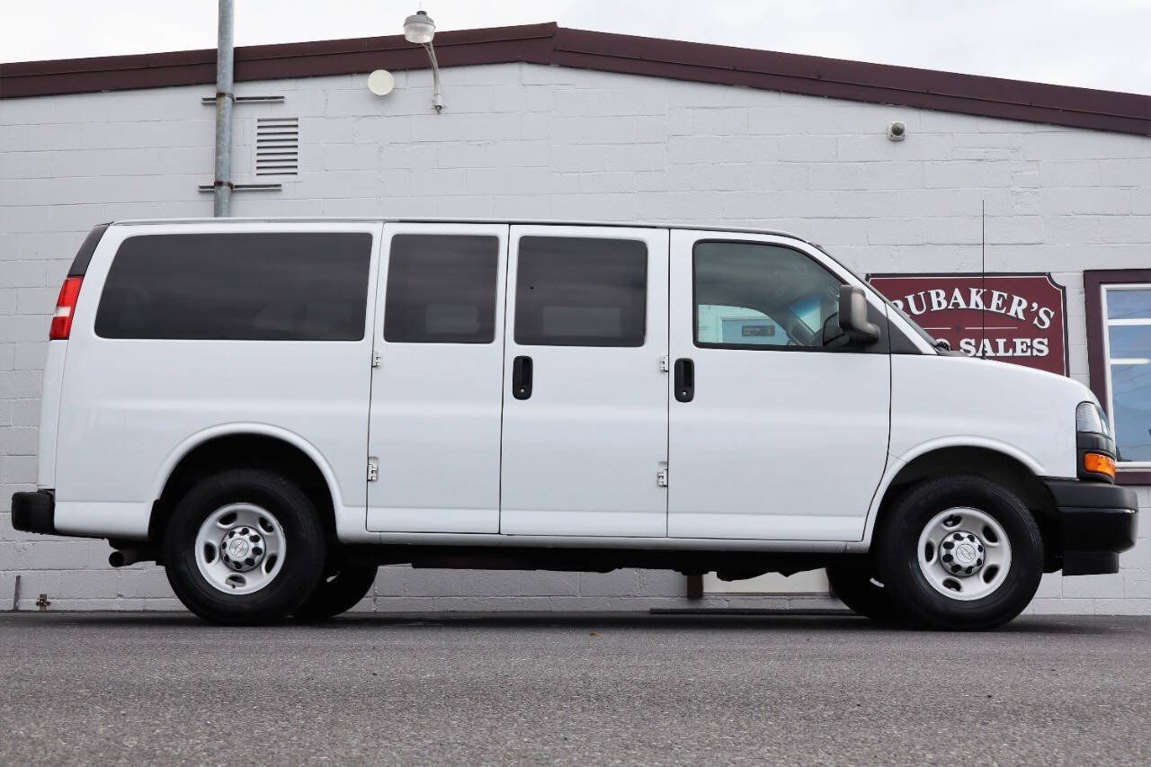 Used 2018 Chevrolet Express 2500 LS w/ Driver Convenience Package RWD image 9