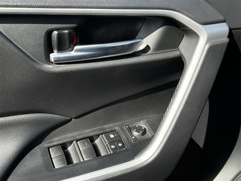 Used 2020 Toyota RAV4 XLE w/ Convenience Package image 21