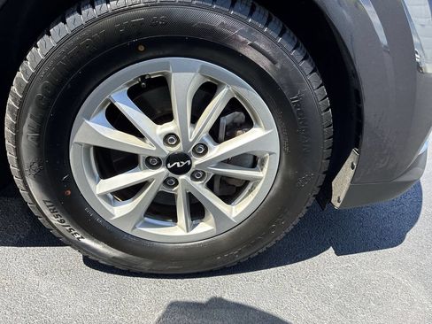 Used 2024 Kia Carnival LX FWD image 10