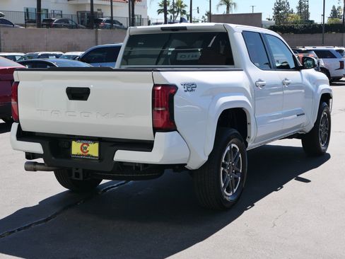 Used 2024 Toyota Tacoma TRD Sport image 3