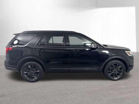 Used 2018 Ford Explorer XLT w/ Equipment Group 202A AWD/4WD image 37