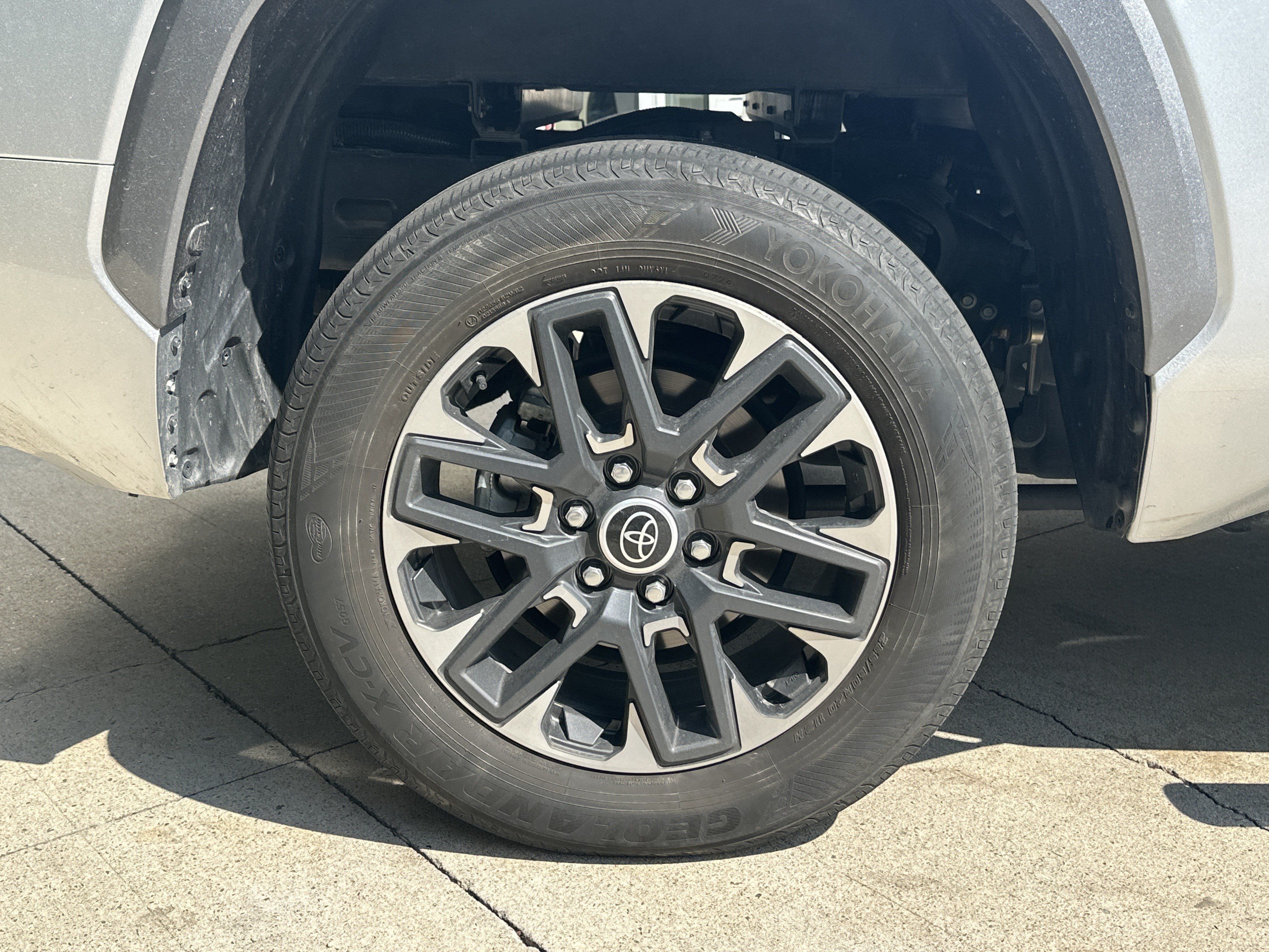 Used 2024 Toyota Tundra Limited AWD/4WD image 33