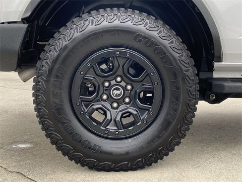 Used 2022 Ford Bronco Wildtrak image 32