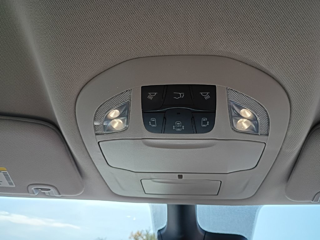 Used 2024 Chrysler Pacifica Touring-L FWD image 23