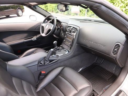 Used 2011 Chevrolet Corvette Coupe w/ 1LT RWD image 23