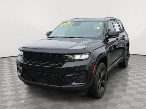 Used 2023 Jeep Grand Cherokee Altitude AWD/4WD image 7