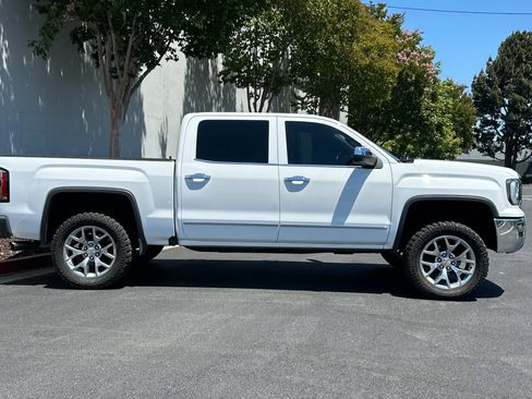 Used 2018 GMC Sierra 1500 SLT w/ SLT Premium Package image 3