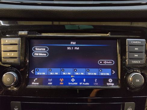 Used 2018 Nissan Rogue SV w/ Sun & Sound Touring Package image 25