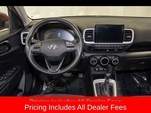 Used 2024 Hyundai Venue Limited FWD image 6