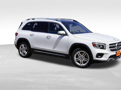 Used 2022 Mercedes-Benz GLB 250 4MATIC image 2