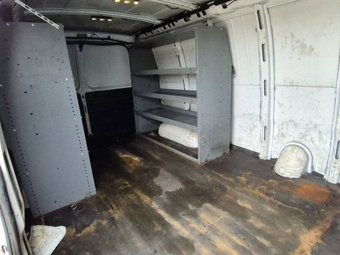 Used 2016 Chevrolet Express 2500 Extended image 9