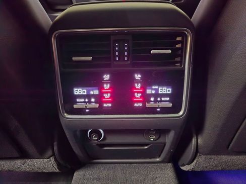 Used 2021 Porsche Cayenne GTS w/ Premium Package image 21