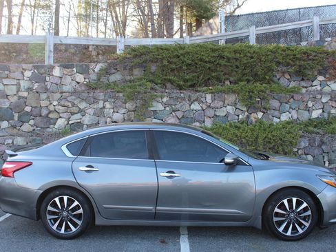 Used 2016 Nissan Altima 2.5 SL w/ 2.5 Technology w/LED Package FWD image 5