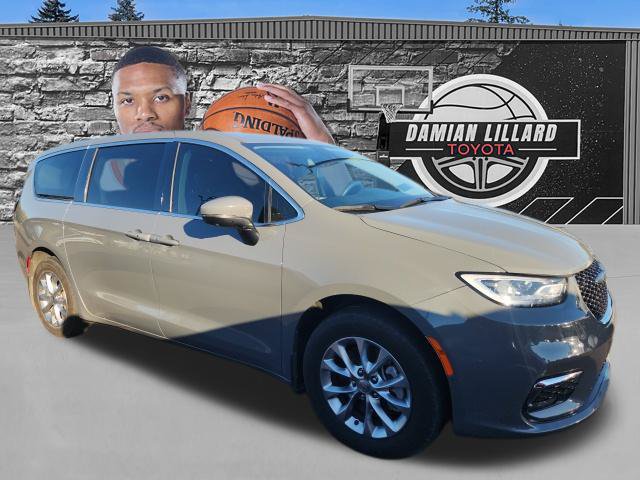 Used 2023 Chrysler Pacifica Touring-L AWD/4WD image 1