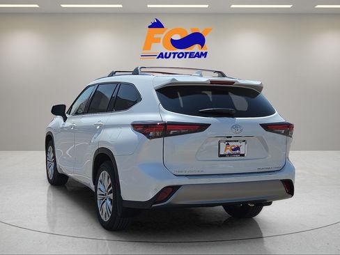 New 2026 Toyota Highlander Platinum AWD/4WD image 3