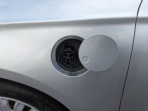 Used 2014 Ford Fusion Energi SE w/ Driver Assist Package image 11