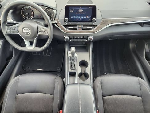 Used 2025 Nissan Altima 2.5 SV FWD image 25