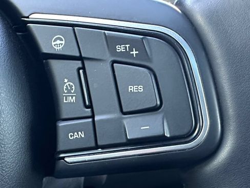 Used 2018 Jaguar XE Premium AWD/4WD image 20