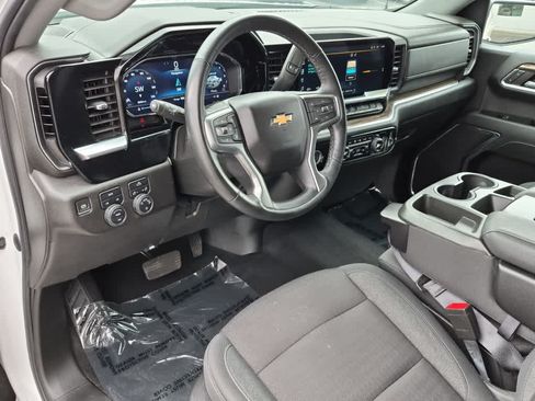 Used 2023 Chevrolet Silverado 1500 LT AWD/4WD image 11