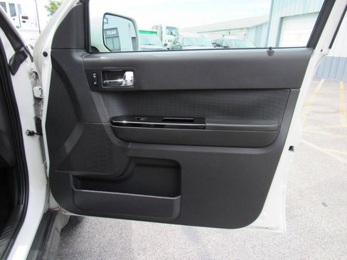 Used 2009 Ford Escape Limited AWD/4WD image 32