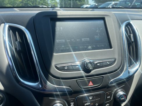 Used 2018 Chevrolet Equinox LS AWD/4WD image 20