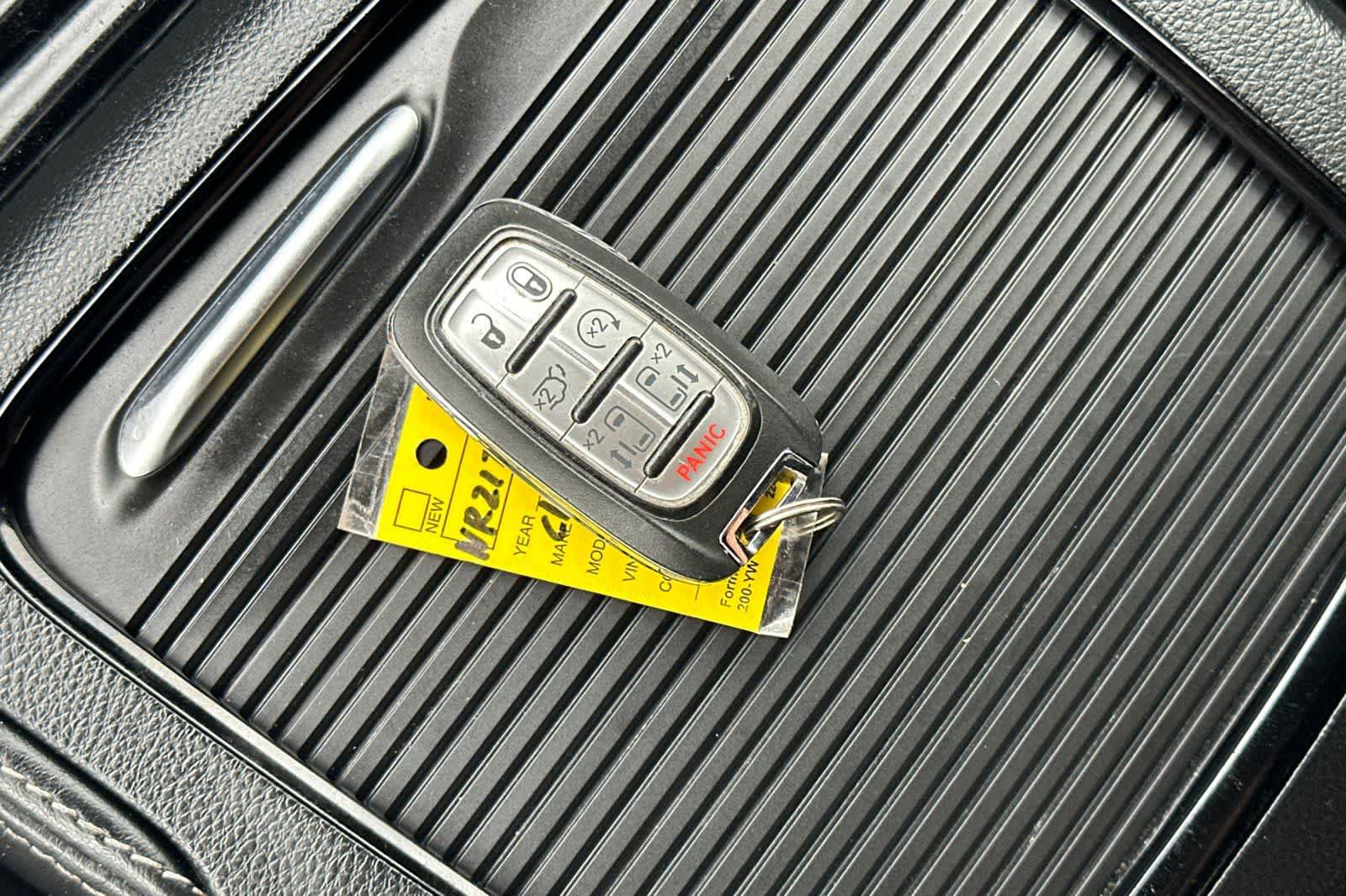 Used 2022 Chrysler Pacifica Limited w/ S Appearance Package FWD image 27
